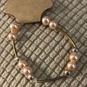 Elegant Pearl and Gold Beaded Bracelet